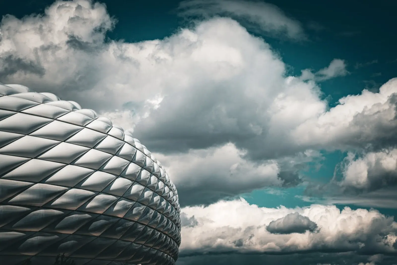 Allianz Arena München pellicola backlit da Jonas Klein