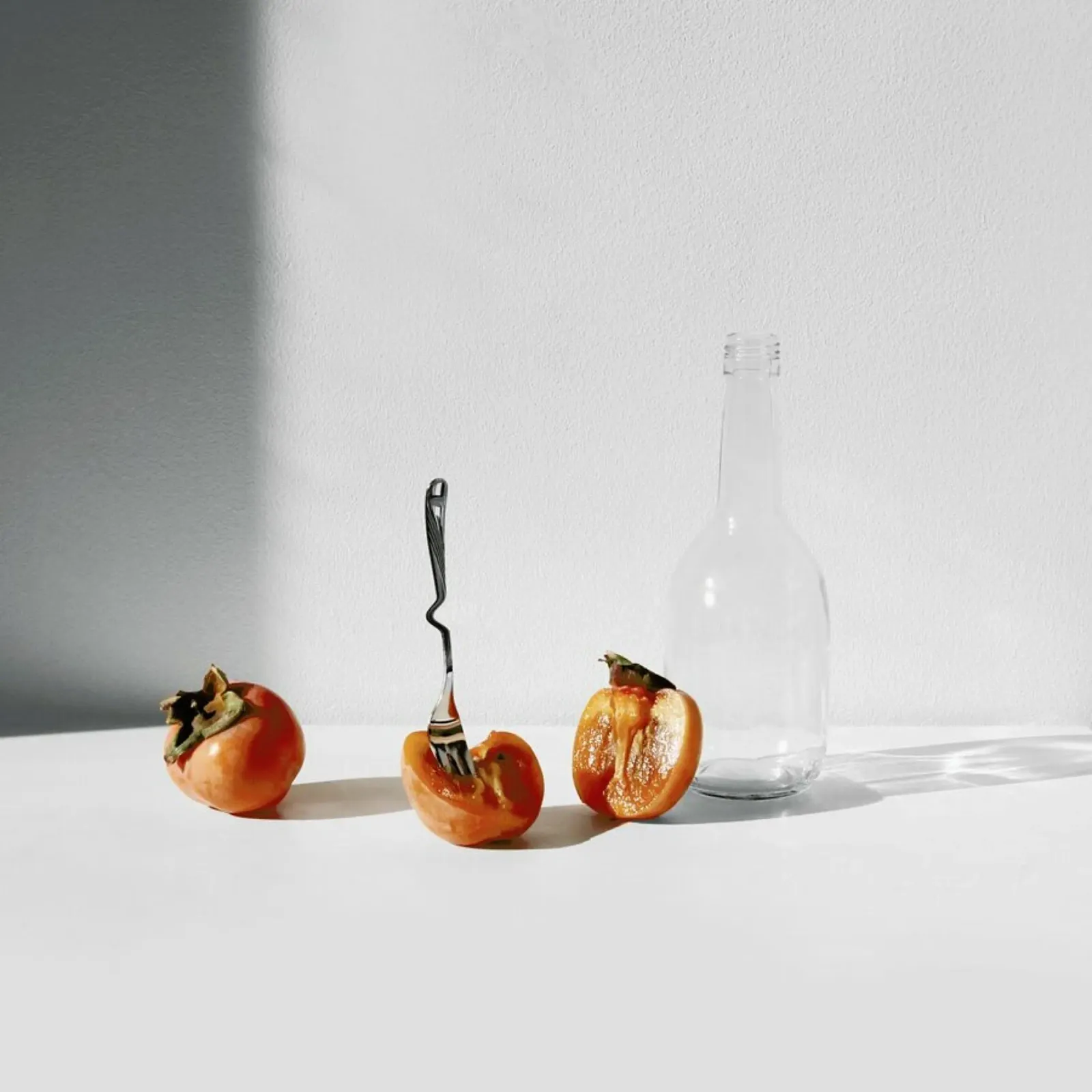 Persimmon Fruit poster con telaio in alluminio da George Griefy