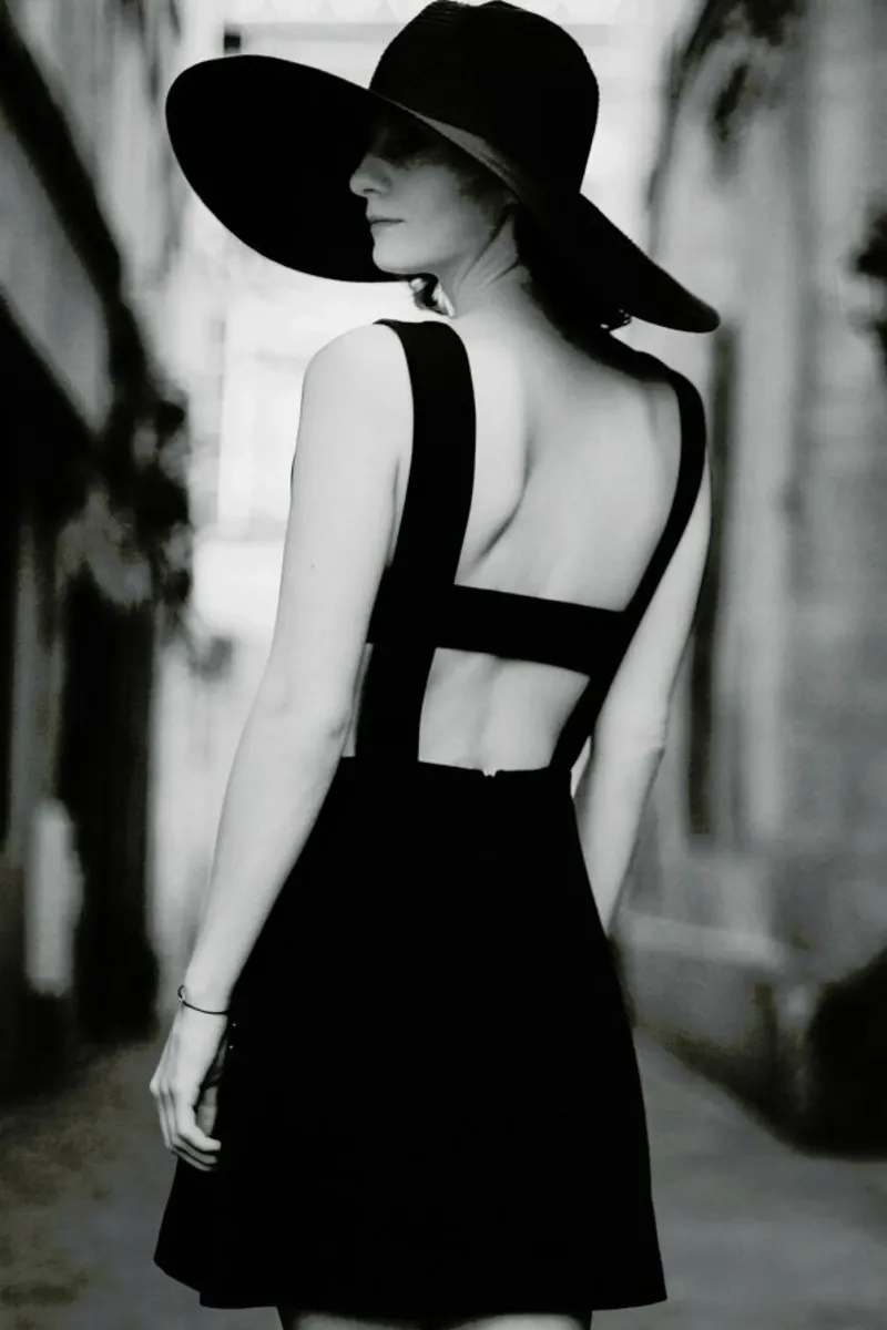 Graceful pellicola backlit da Runway Collective