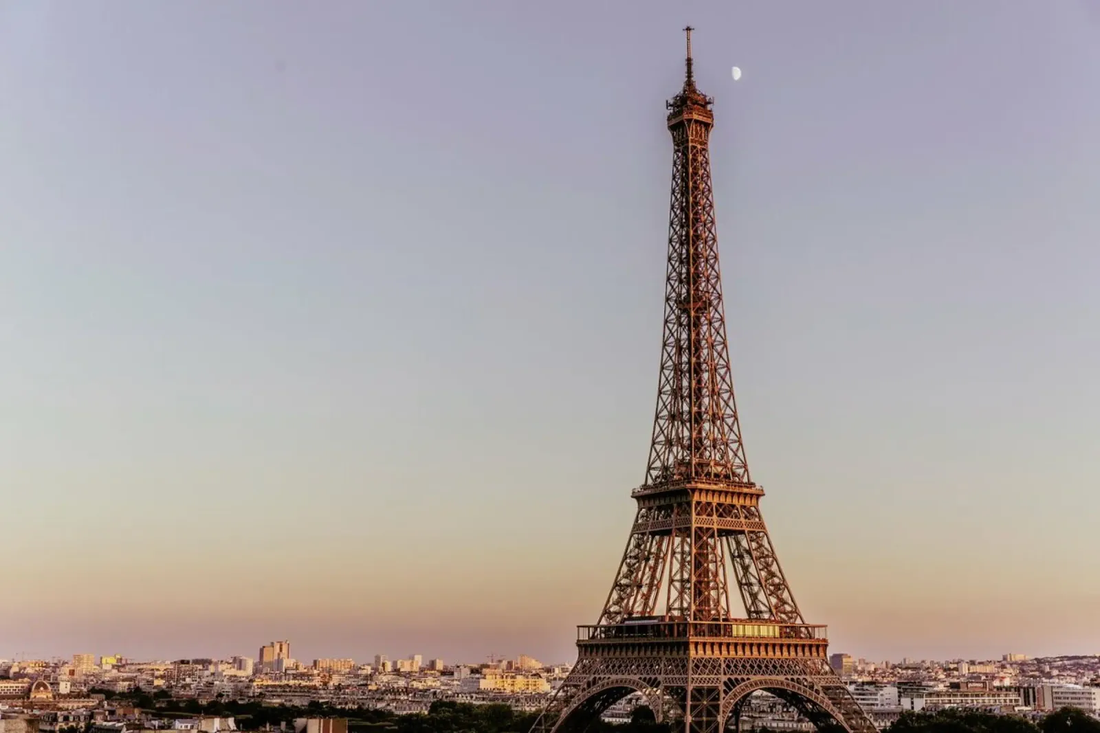 Tour Eiffel Sunset pellicola backlit da Magdalena Martin Photography