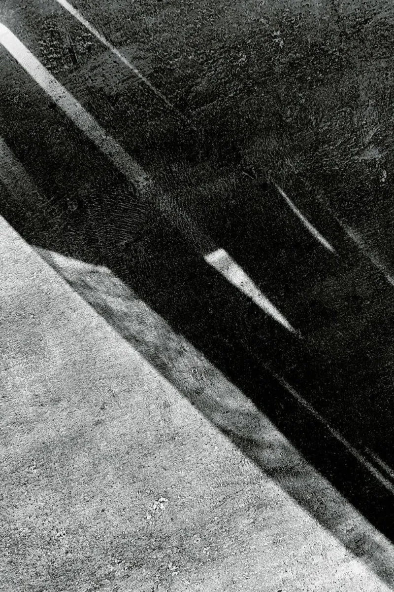 Abstract – Black And White Surface alluminio dibond da Sebastian Hilgetag