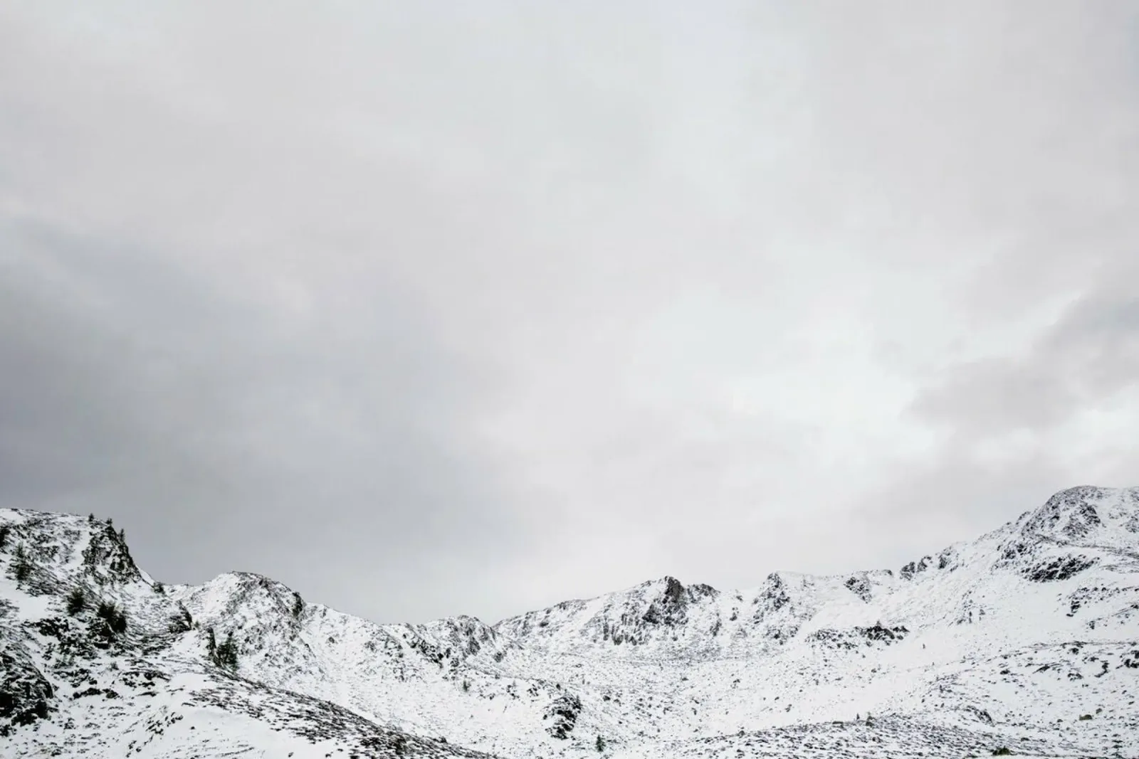 Snowy Mountains pellicola backlit da METROPOLIS