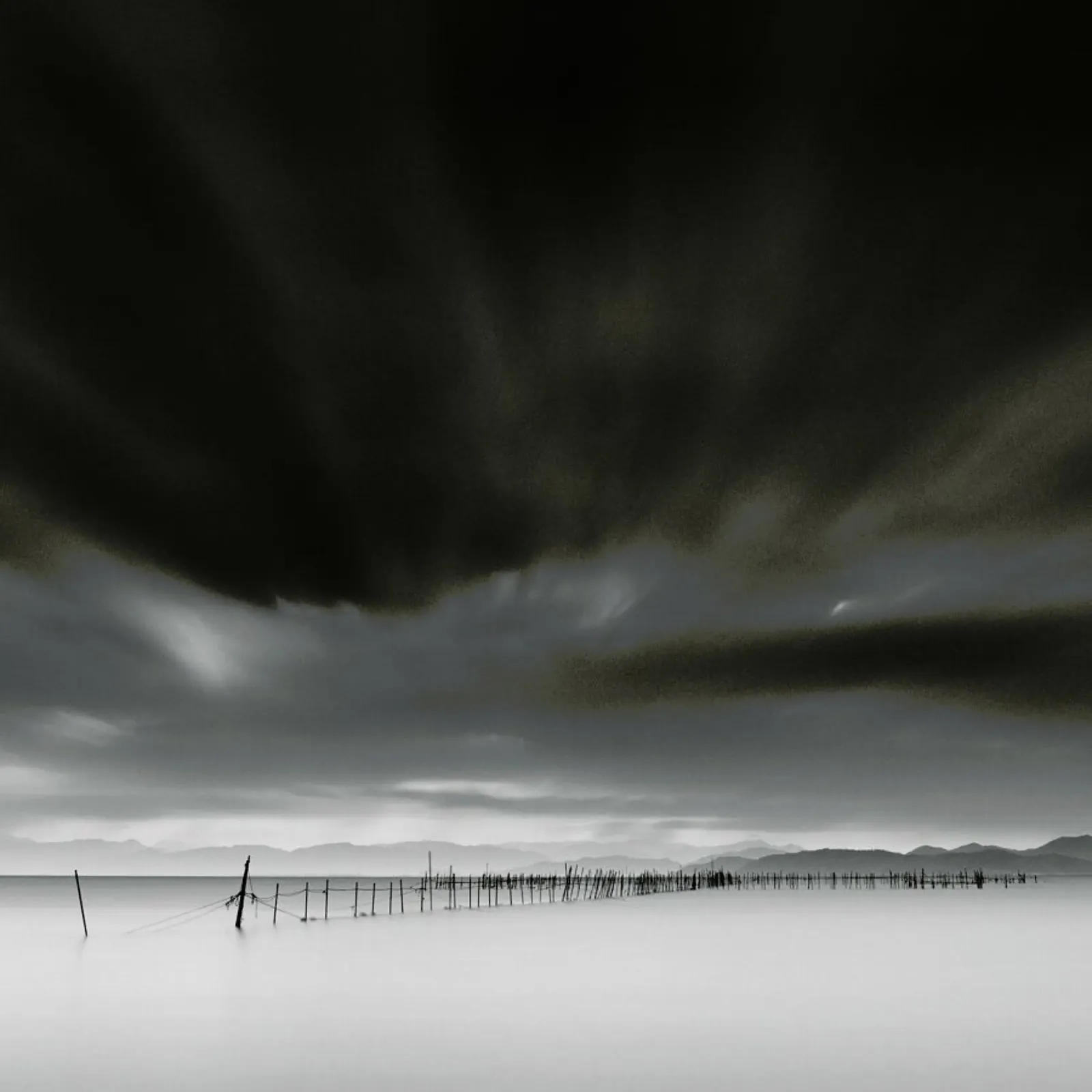 Sweeping Skies pellicola backlit da METROPOLIS