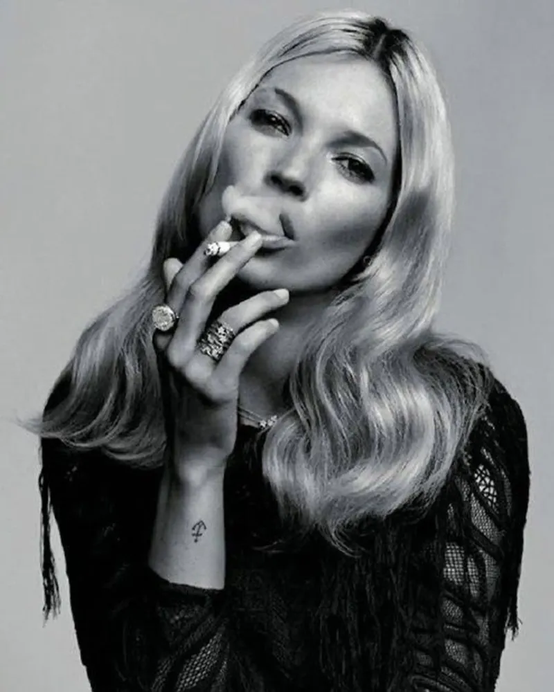 Ragazza che fuma poster da Alex happy shop