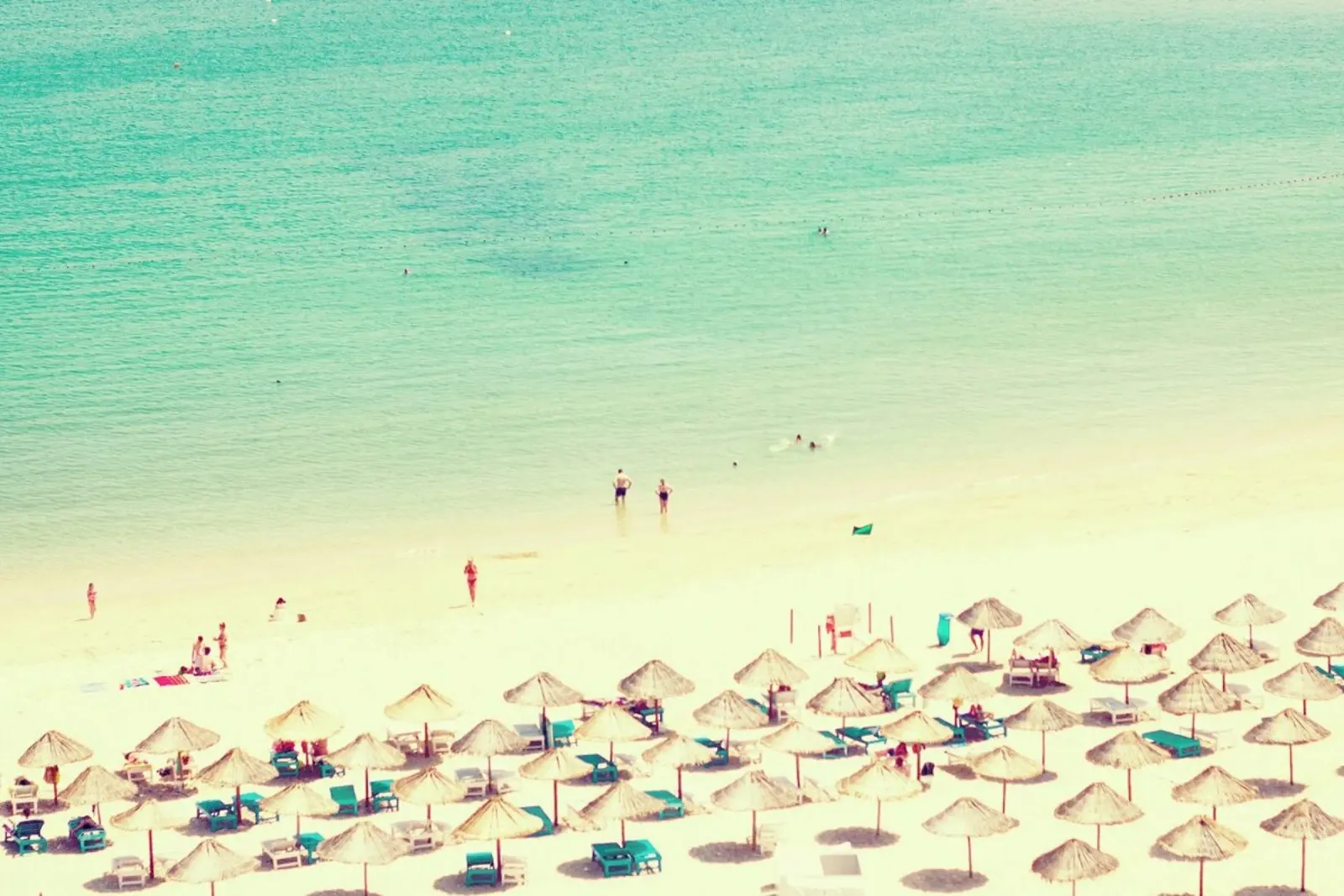 beach life pellicola backlit da Ingrid Beddoes