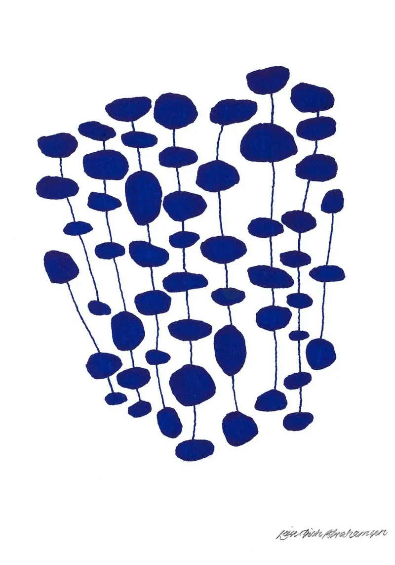 Foresta di perle blu poster con telaio in legno da Birgitpopshop