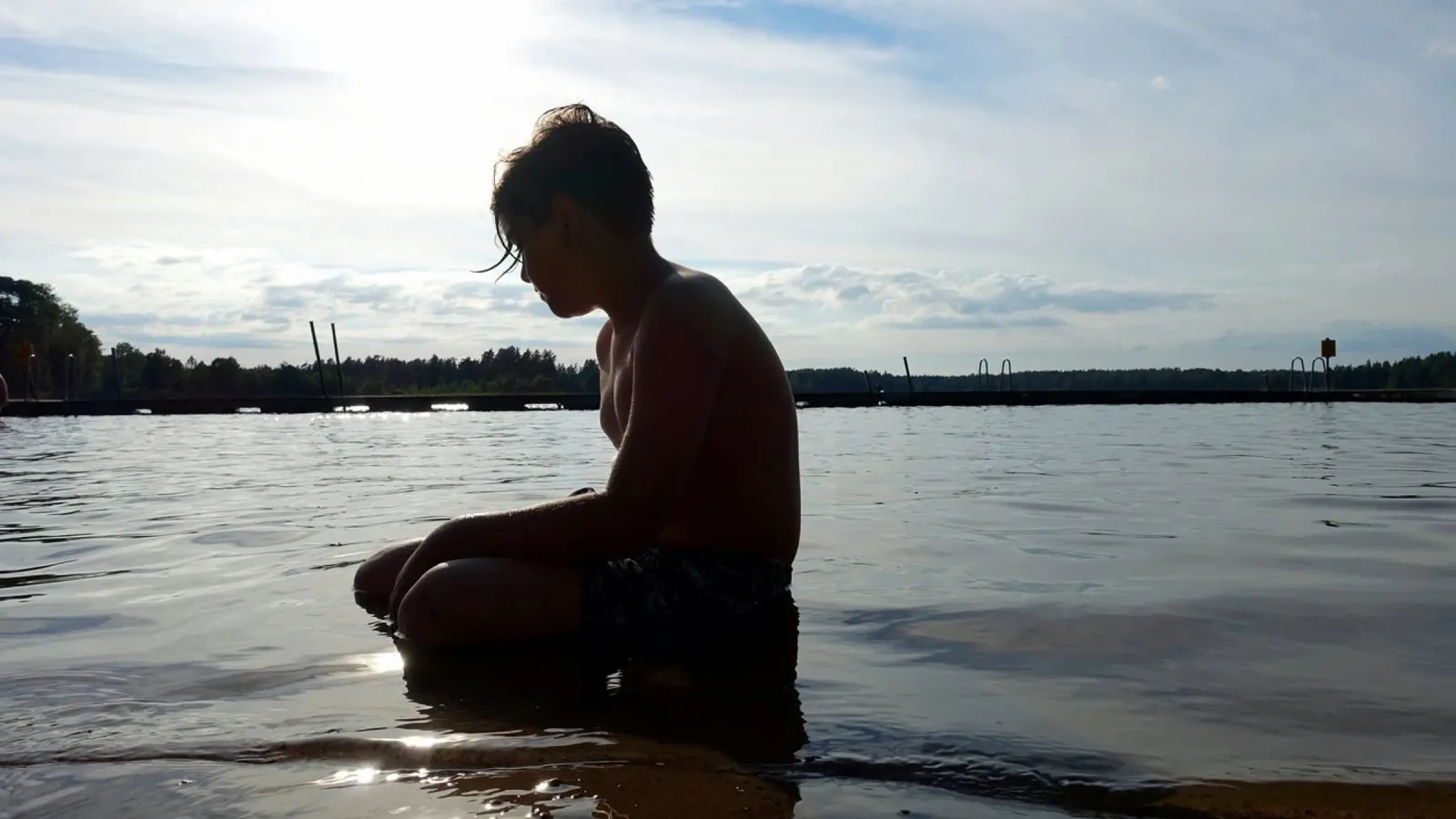 Un ragazzo pellicola backlit da Massimo Frascogna