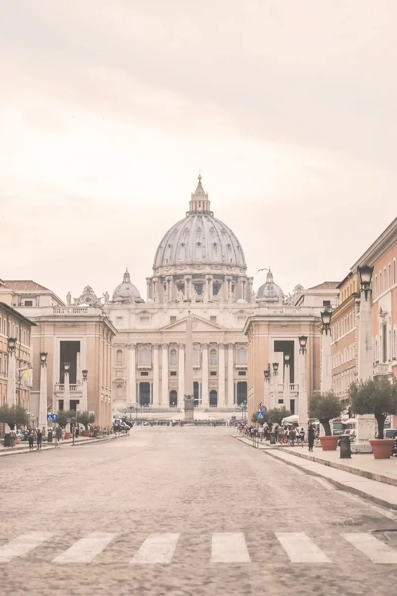 Roma, Italia I Emblematica vista del Vaticano dalla strada pellicola backlit da Julie Travel Photography