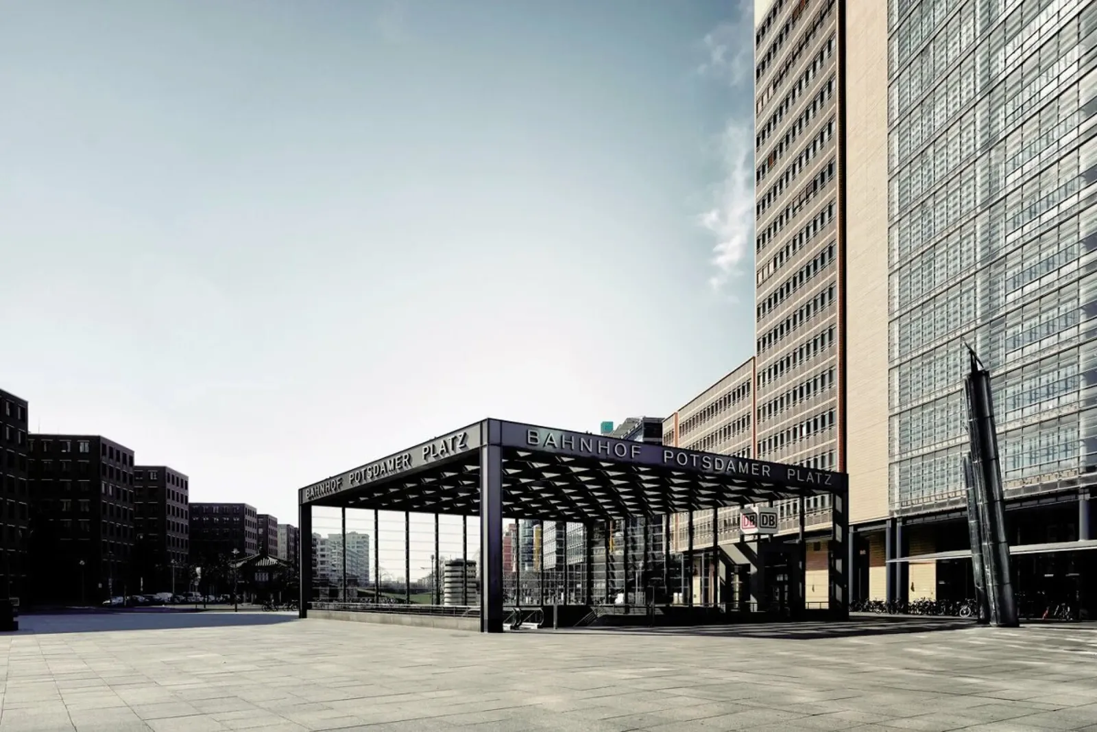 Berlin 2020 No 05 alluminio dibond da Michael Belhadi