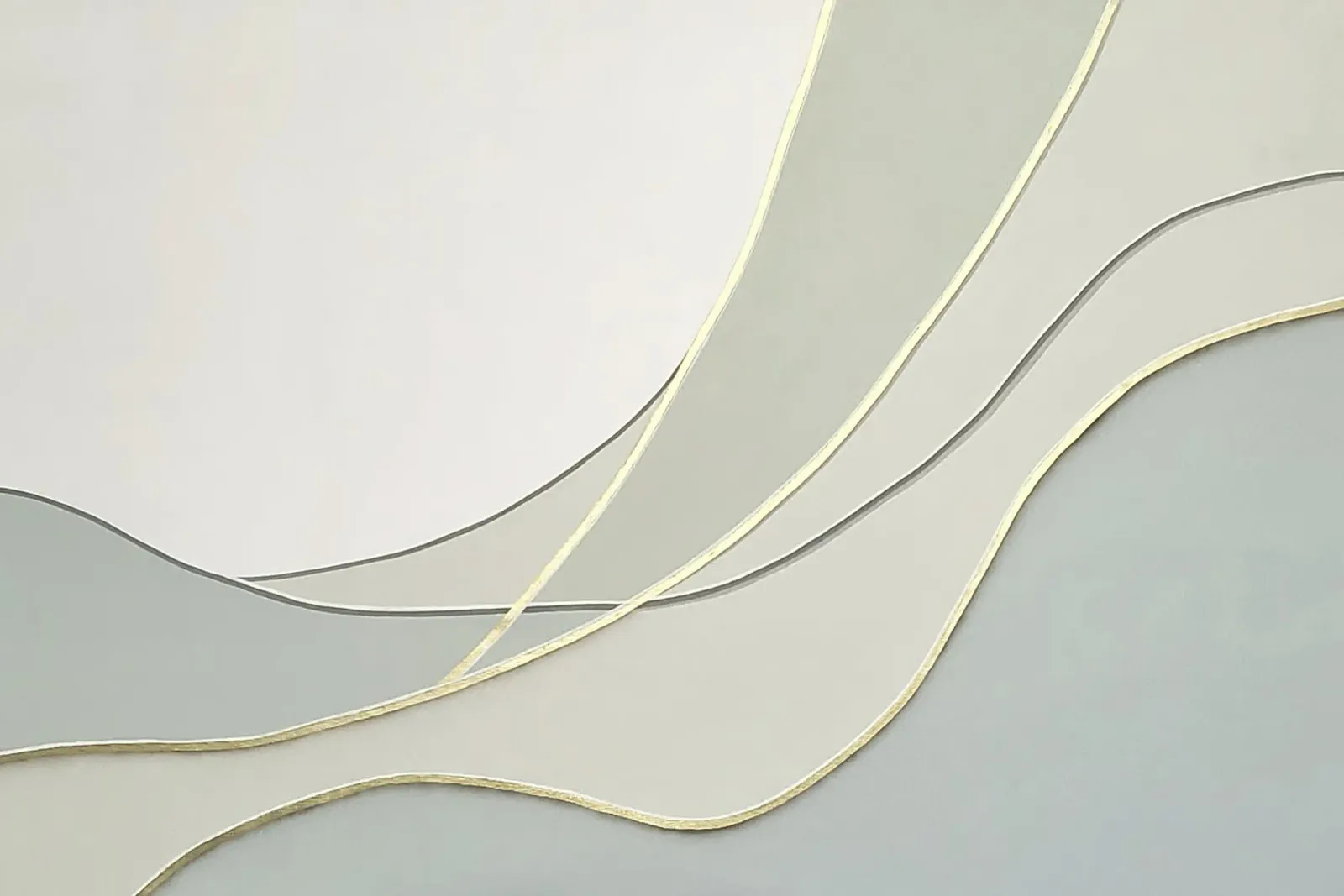 Weiche abstrakte Kurven mit goldenen Linien Leinwand von Artbyvo