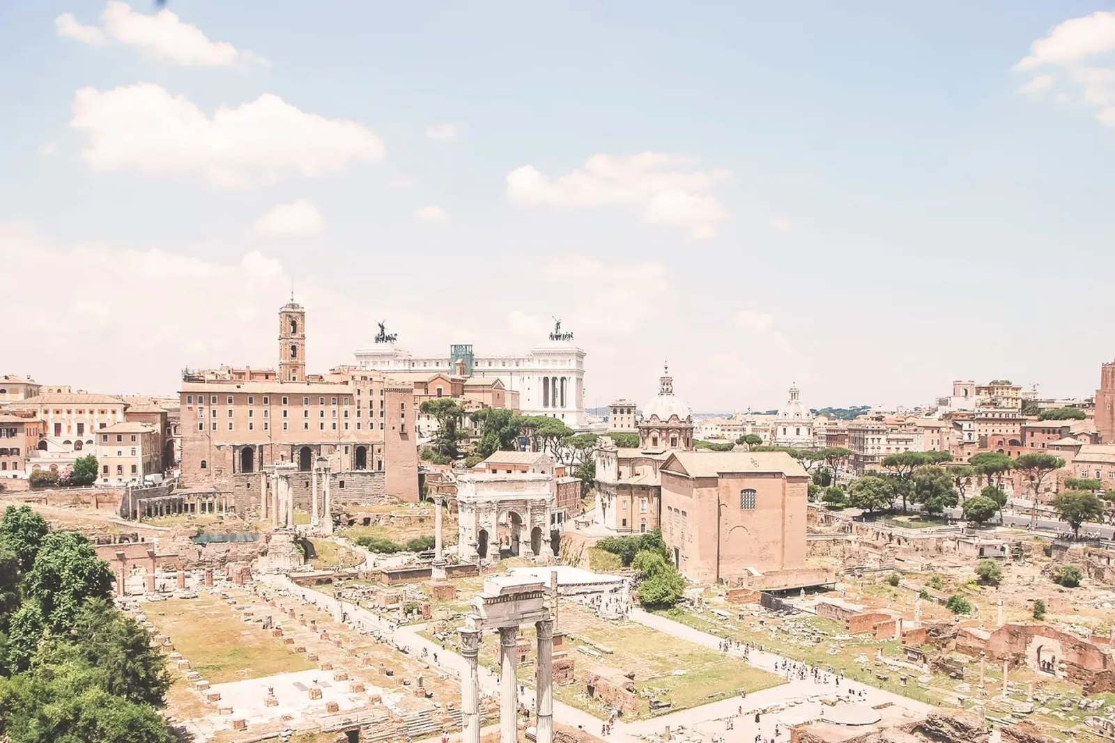 Roma, Italia I Vista del Foro Romano e delle antiche rovine poster con telaio in plastica da Julie Travel Photography