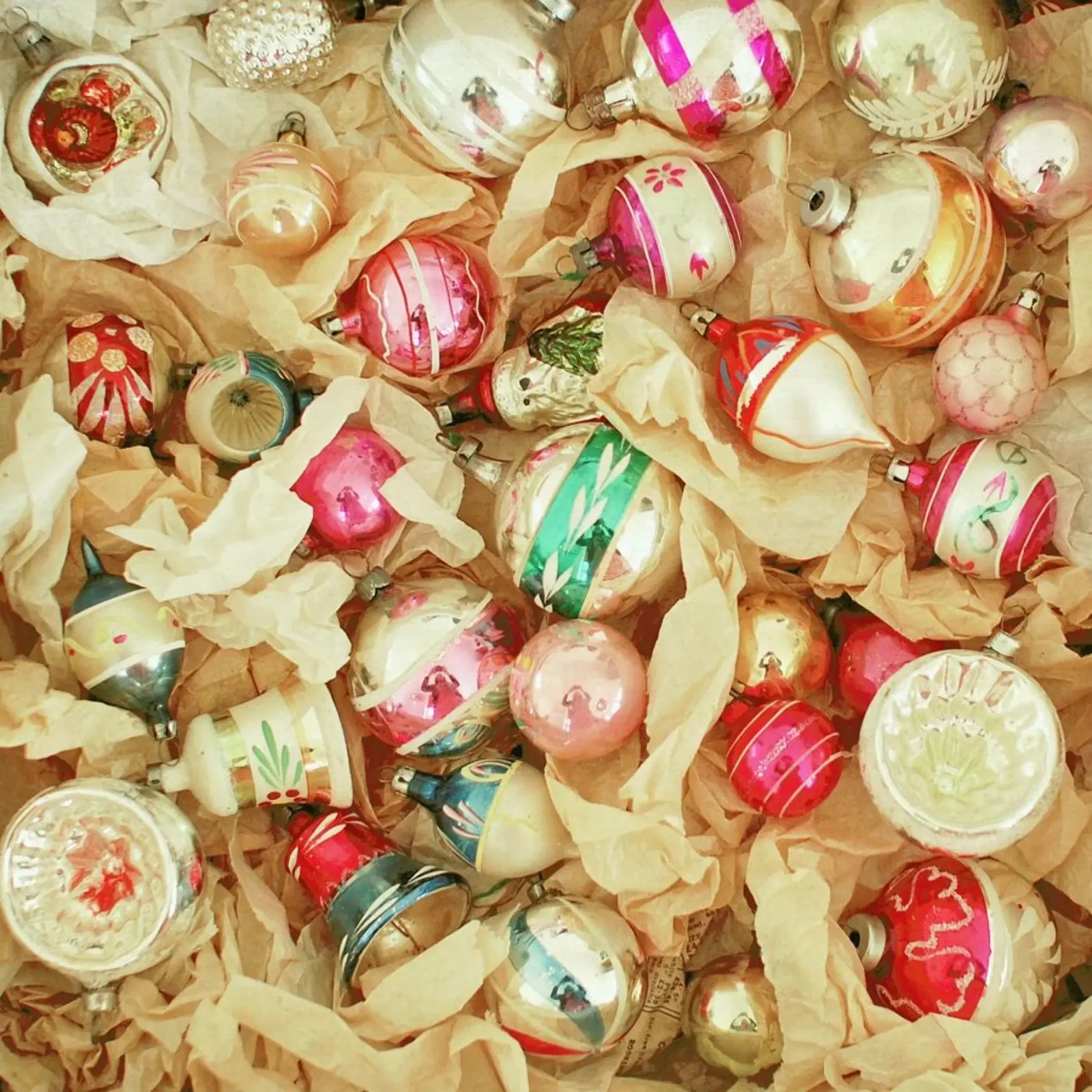 Doos met Kerstballen canvas met Baklijst van Cassia Beck Photography
