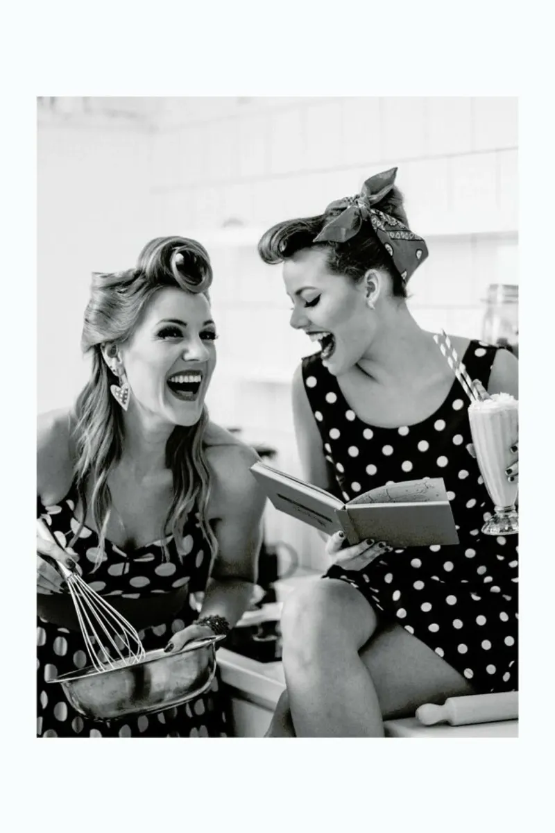 Polka Dots II pellicola backlit da Runway Collective