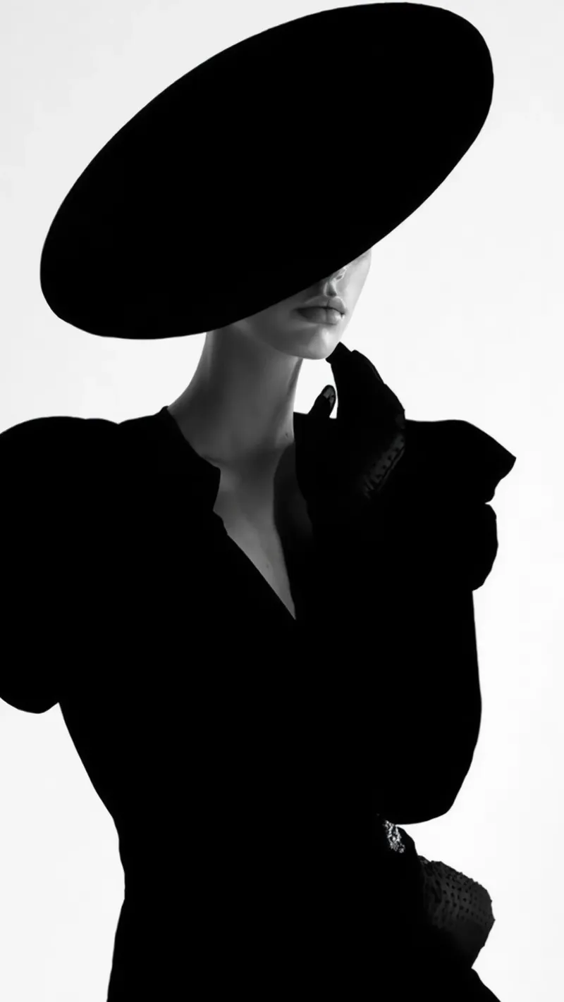 Donne in bianco e nero pellicola backlit da Lorraine Mooore