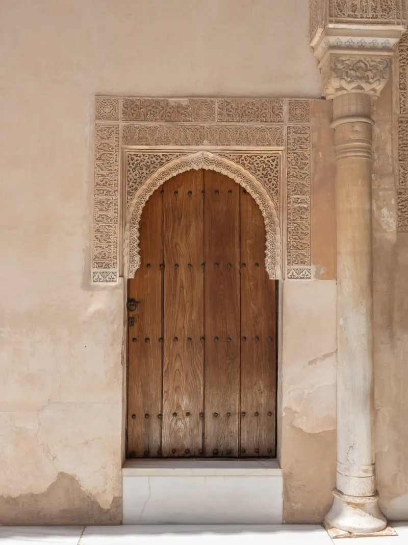 La maestosa porta dell'Alhambra - Granada Spagna pellicola backlit da Dagmar Pels