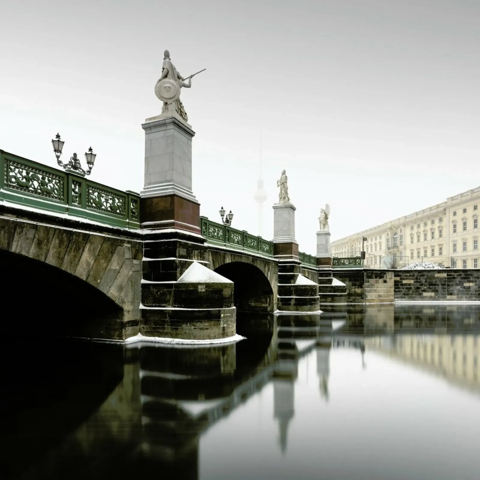 Schlossbrücke | Berlin 2021 pellicola backlit da Håggard Photography | Ronny Behnert