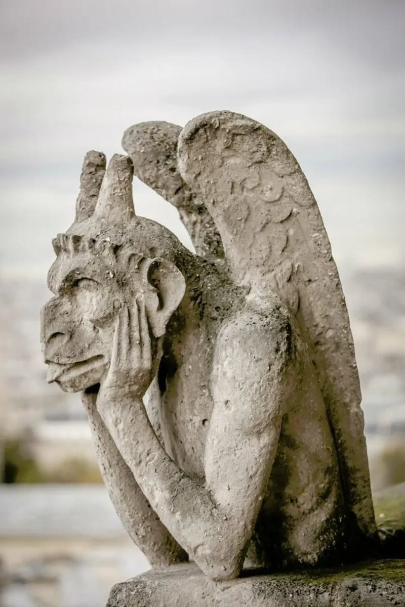 Stryge  Notre Dame poster con telaio in alluminio da Magdalena Martin Photography