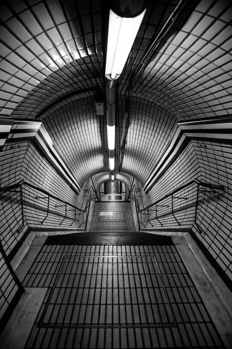 underground pellicola backlit da Flo Klein