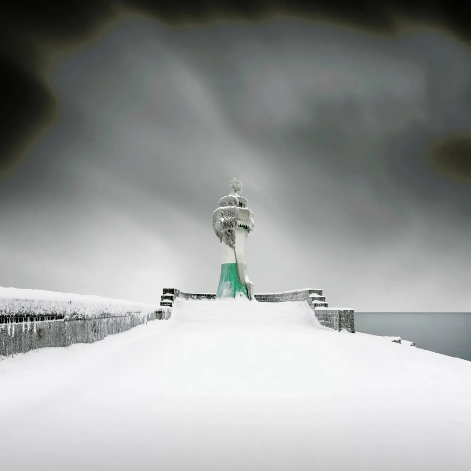 Frozen Guard | Sassnitz 2021 pellicola backlit da Håggard Photography | Ronny Behnert