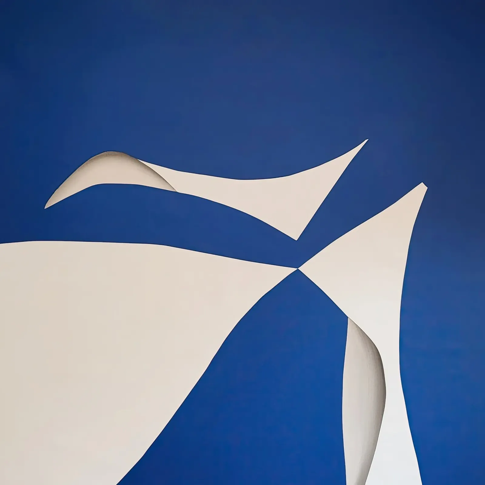 Forme astratte in bianco e blu alluminio dibond da Artbyvo