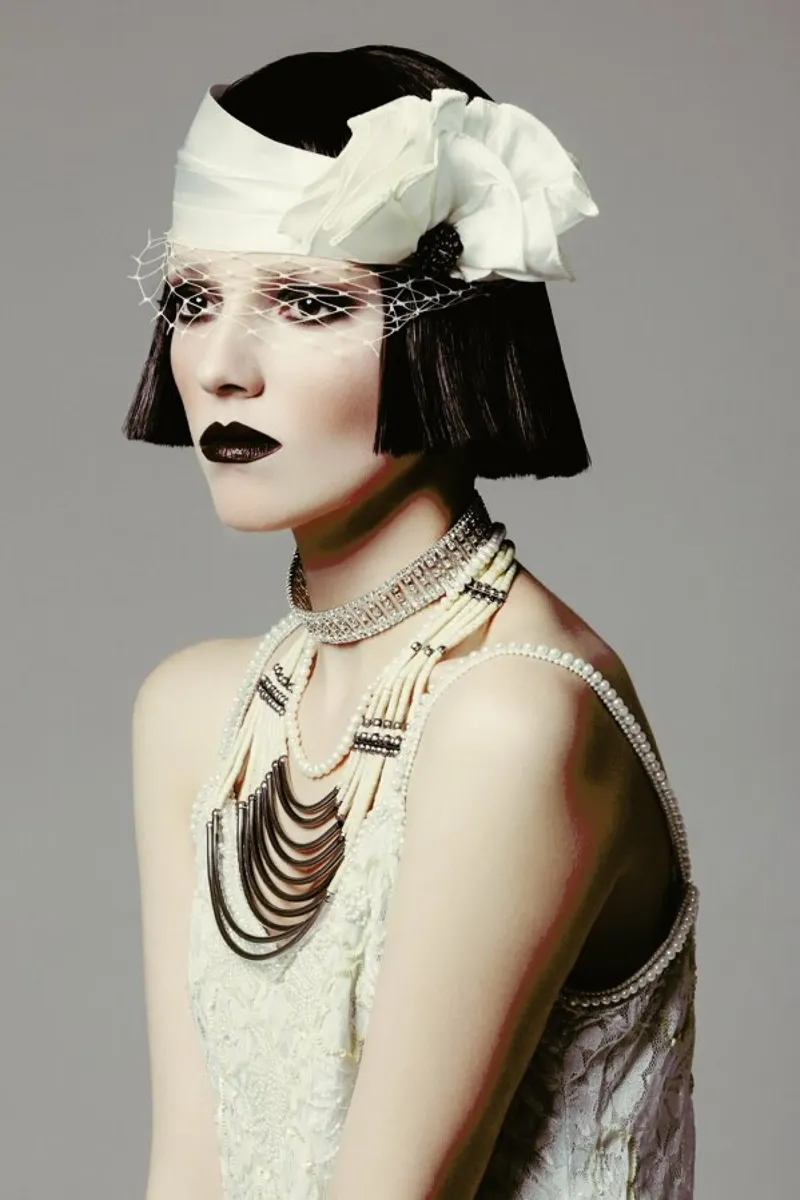 Pearls and Lace II pellicola backlit da Runway Collective
