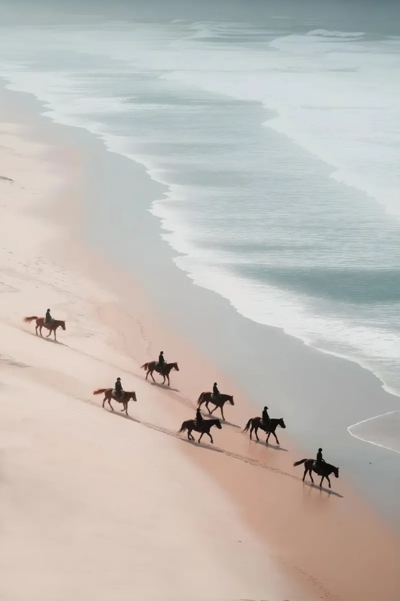 Equitazione sulla spiaggia pellicola backlit da Indigo Tides Art