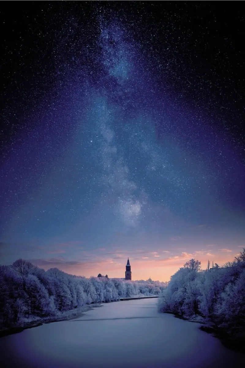 Night Sky in Turku, Finland poster con telaio in legno da EyeEm Mobile GmbH