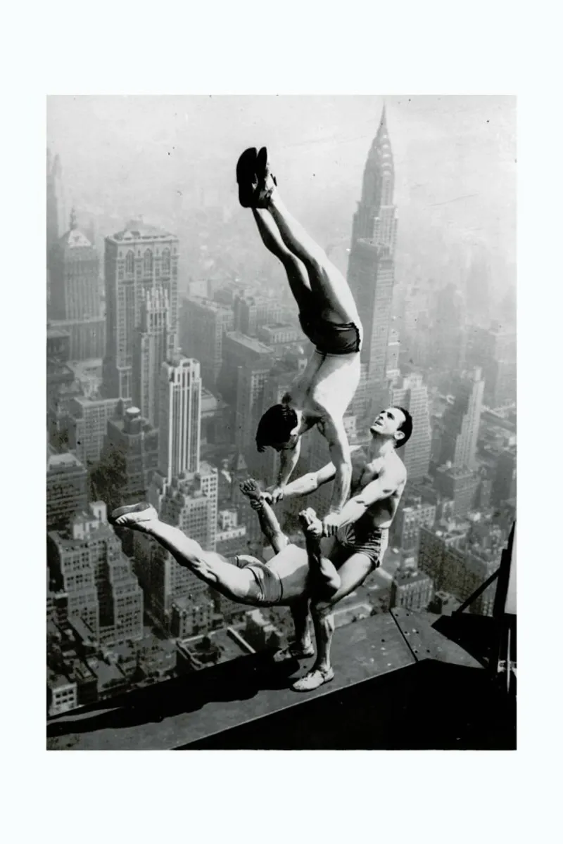Three Acrobats, Empire State Building plexiglass da ARTOTHEK