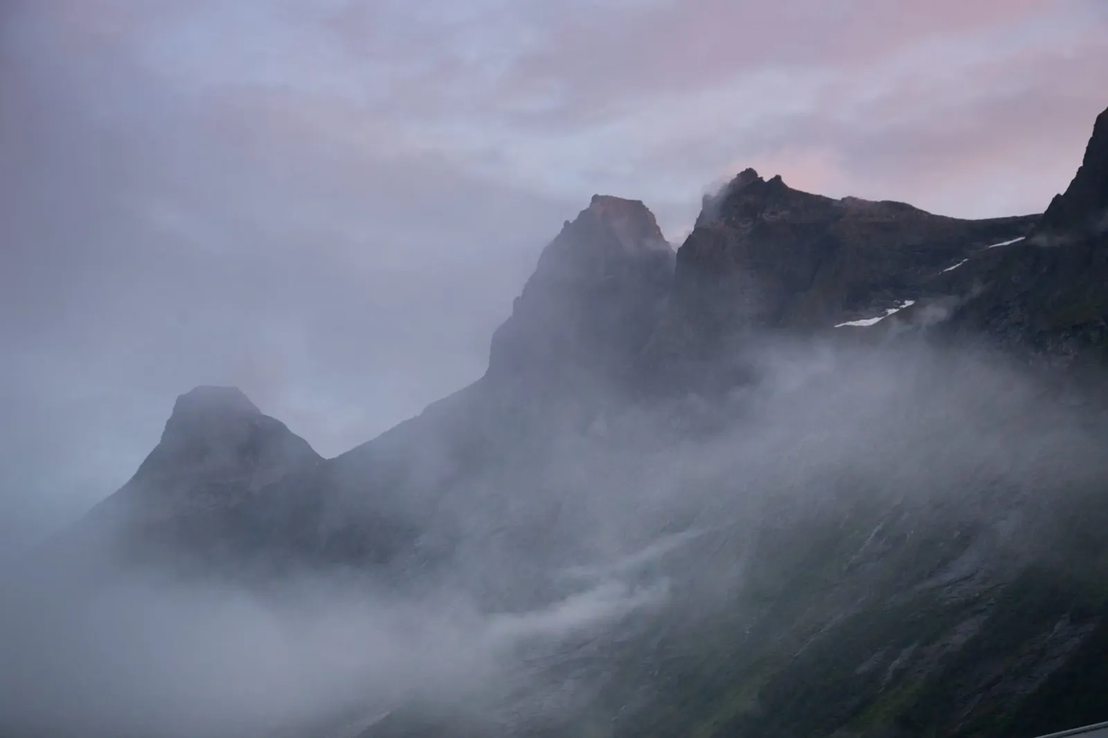 Foggy Evening Glow in Norway’s Mountains alluminio dibond da karijn_landscapes