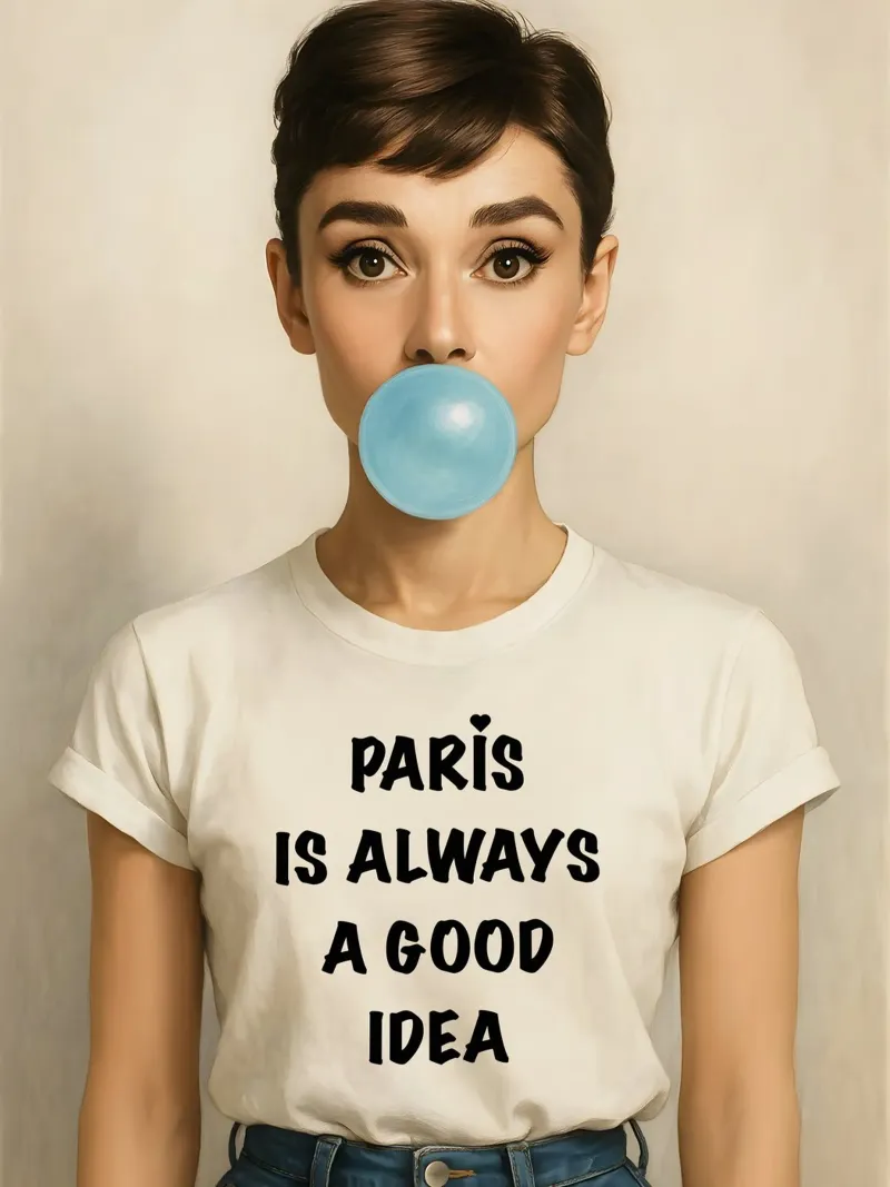Audrey Hepburn Parigi è sempre una buona idea. poster con telaio in alluminio da ARTOMATIC