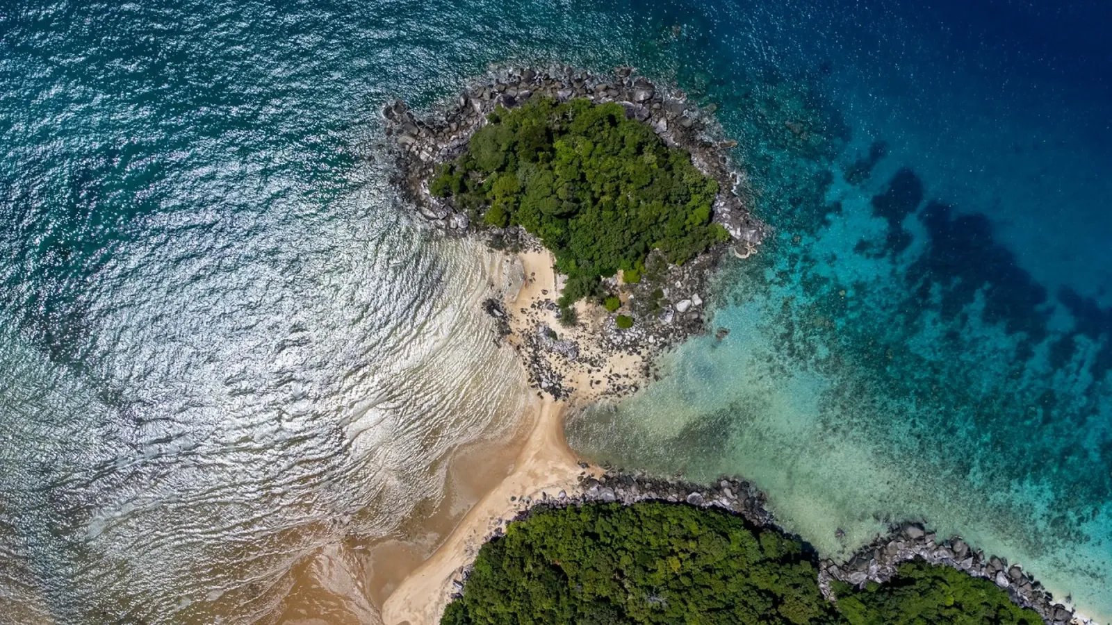 Vue aérienne de l'île de Tioman en Malaisie, Asie poster avec cadre en aluminium de anderm