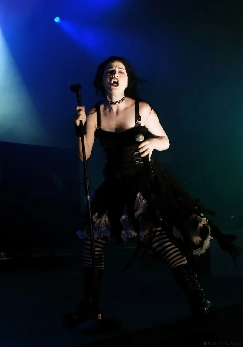 Evanescene Show pellicola backlit da HUMMERSONIC