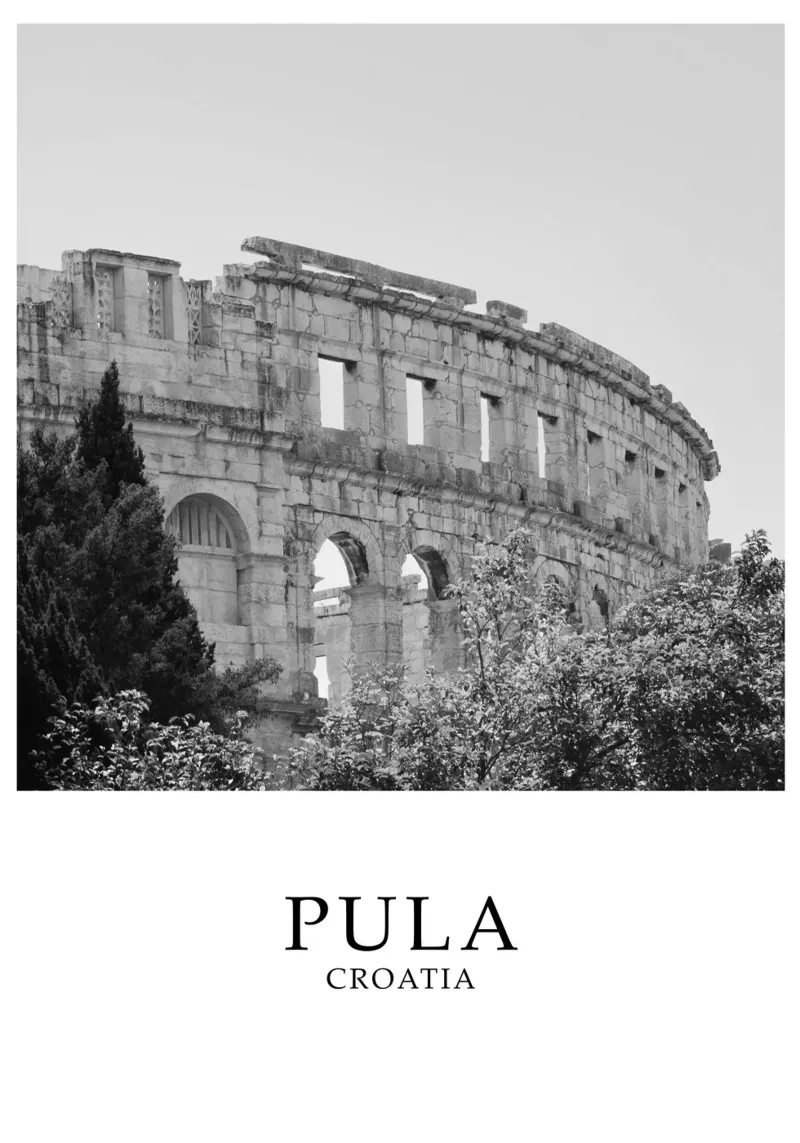 Pula Istria Croatia Amphitheatre Scene Greyscale toile de Charnwood Prints