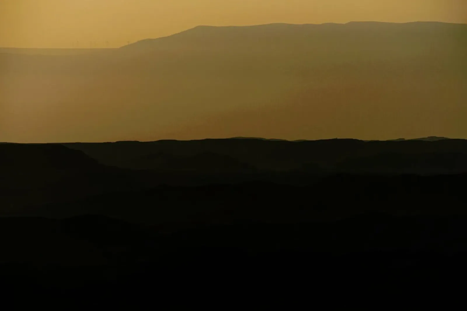 Sunrise Over Ramon Crater #2 poster con telaio in legno da Tal Paz-Fridman