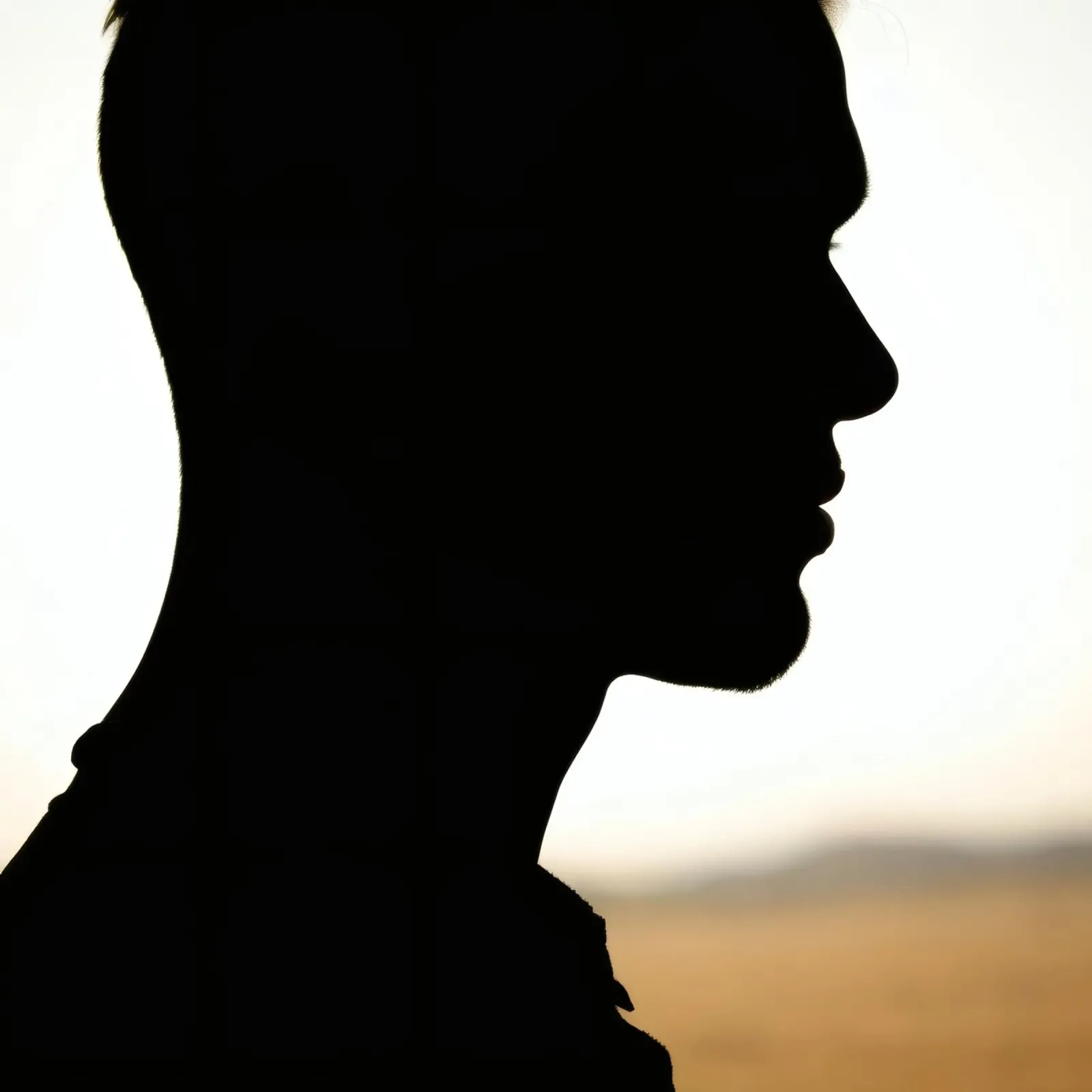 Profilo di una persona su uno sfondo luminoso poster da DesignDoodle