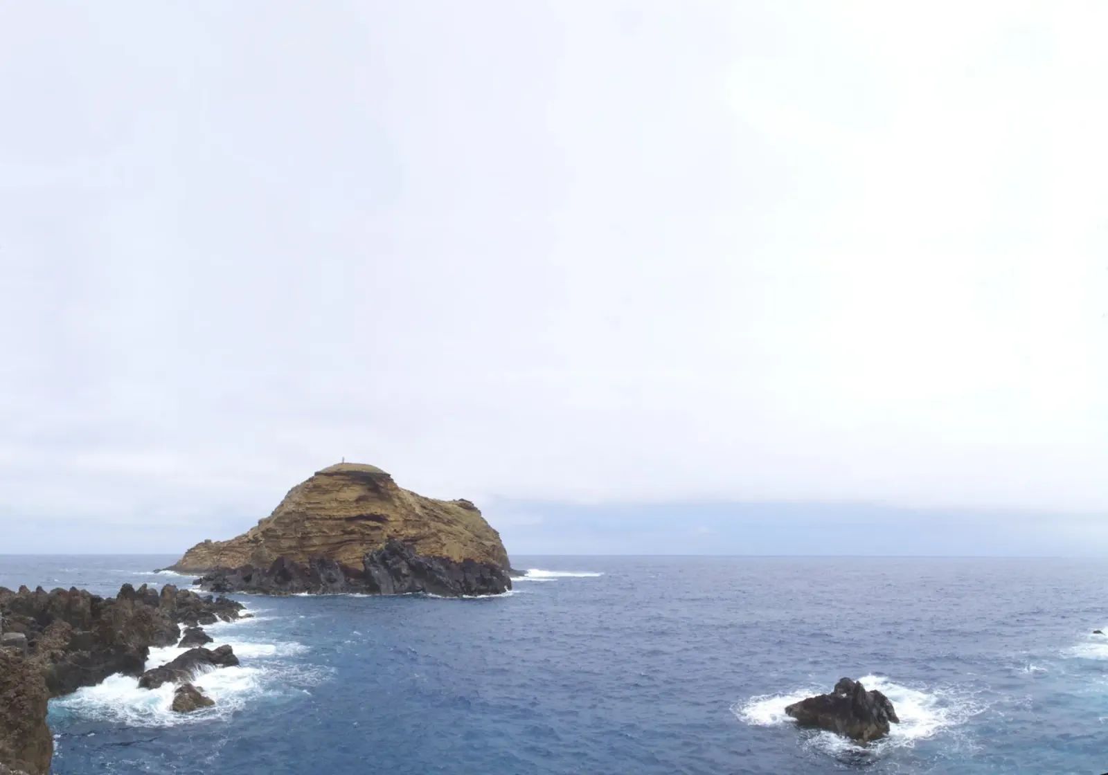 Rugged Coastline of Porto Moniz, Madeira poster con telaio in alluminio da zenitt