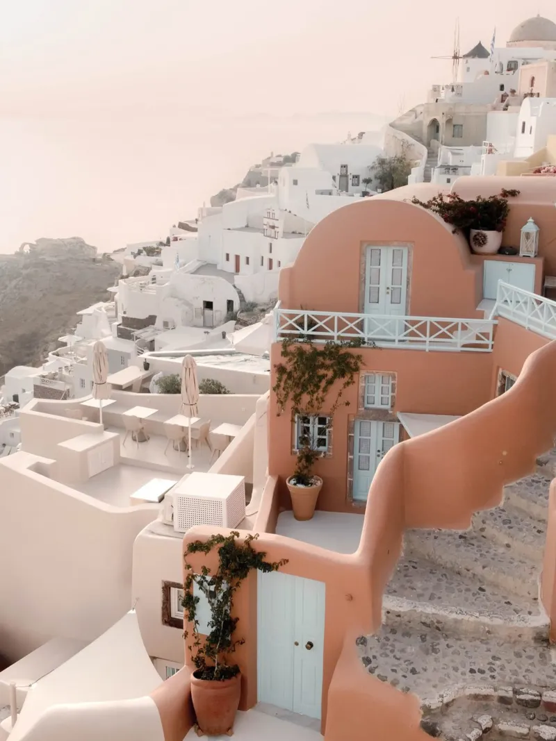 Alba su un villaggio bianco a Santorini - Oia, Grecia carta hahnemühle da Kimberley Jekel Photography