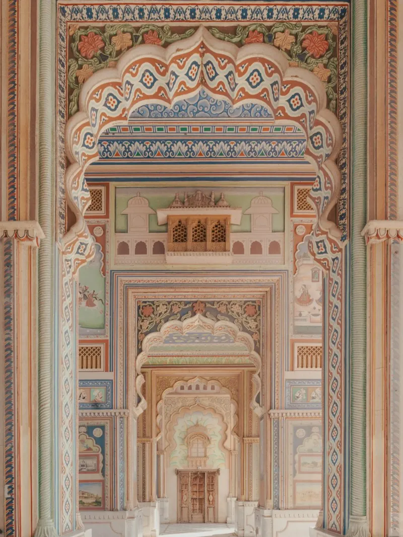 Vicolo colorato e pastello con archi poster da Kimberley Jekel Photography