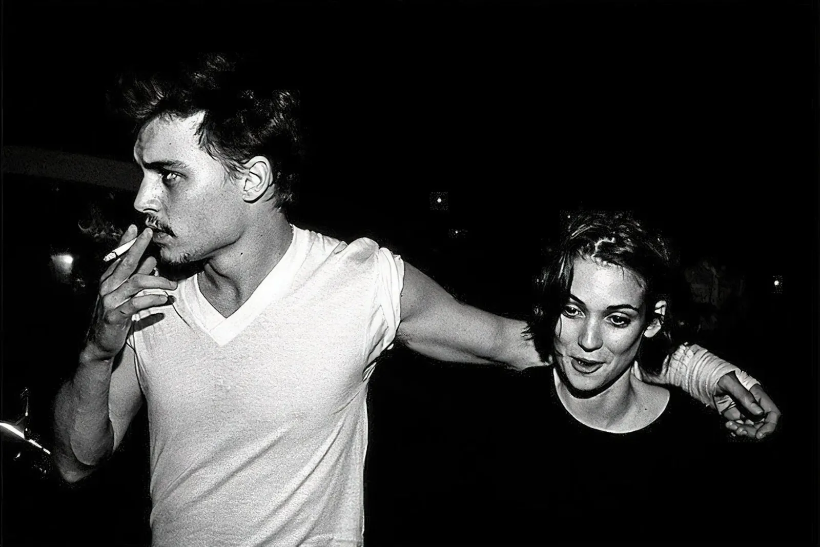 Johnny Depp e Winona Ryder in un classico pellicola backlit da Beth Pop Culture