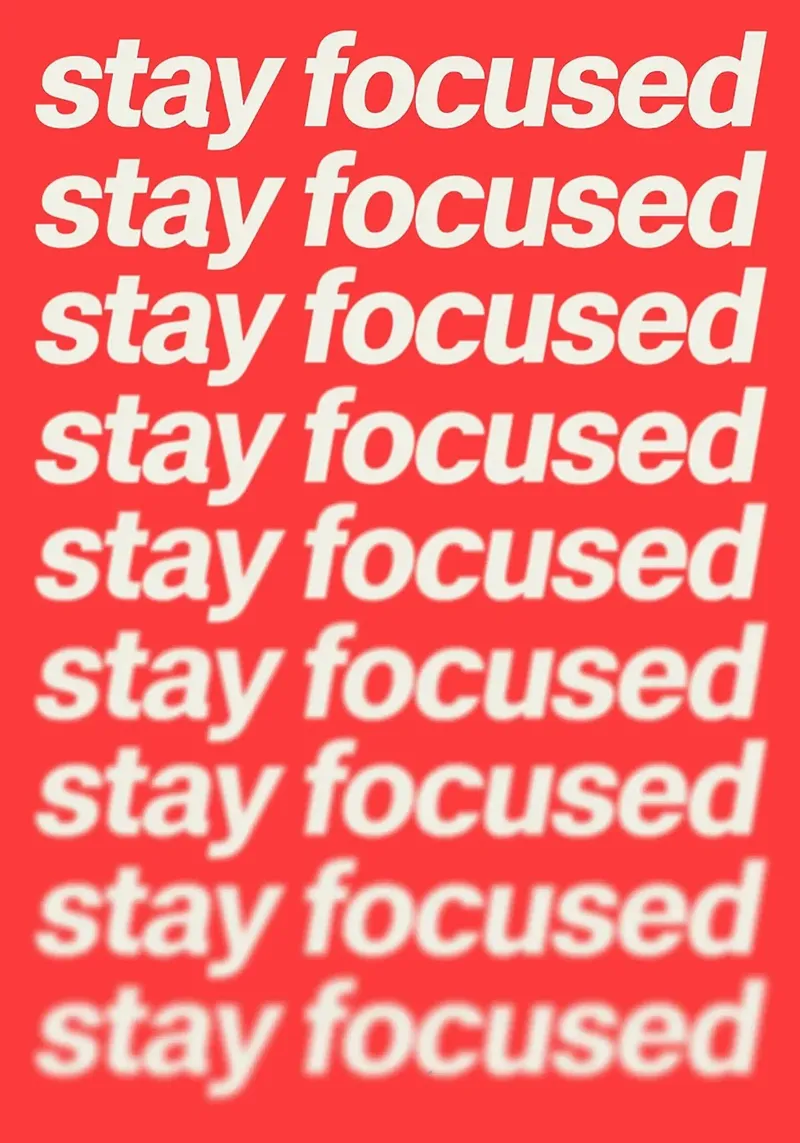 Resta concentrato - Tipografia motivazionale in grassetto poster con telaio in legno da Attaboy Dsgn