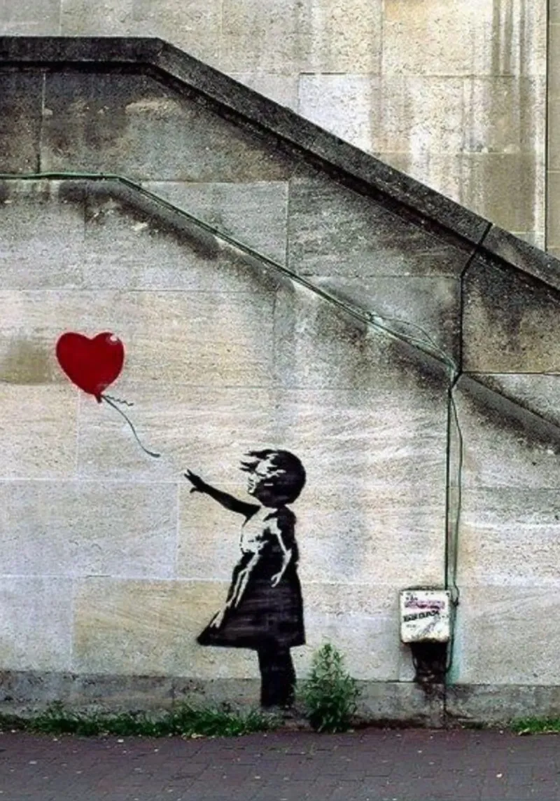 Ballon rosso nel cielo poster con telaio in legno da Betty Shops