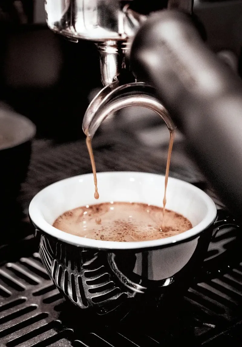 espresso coffee pellicola backlit da Luke Yaeger