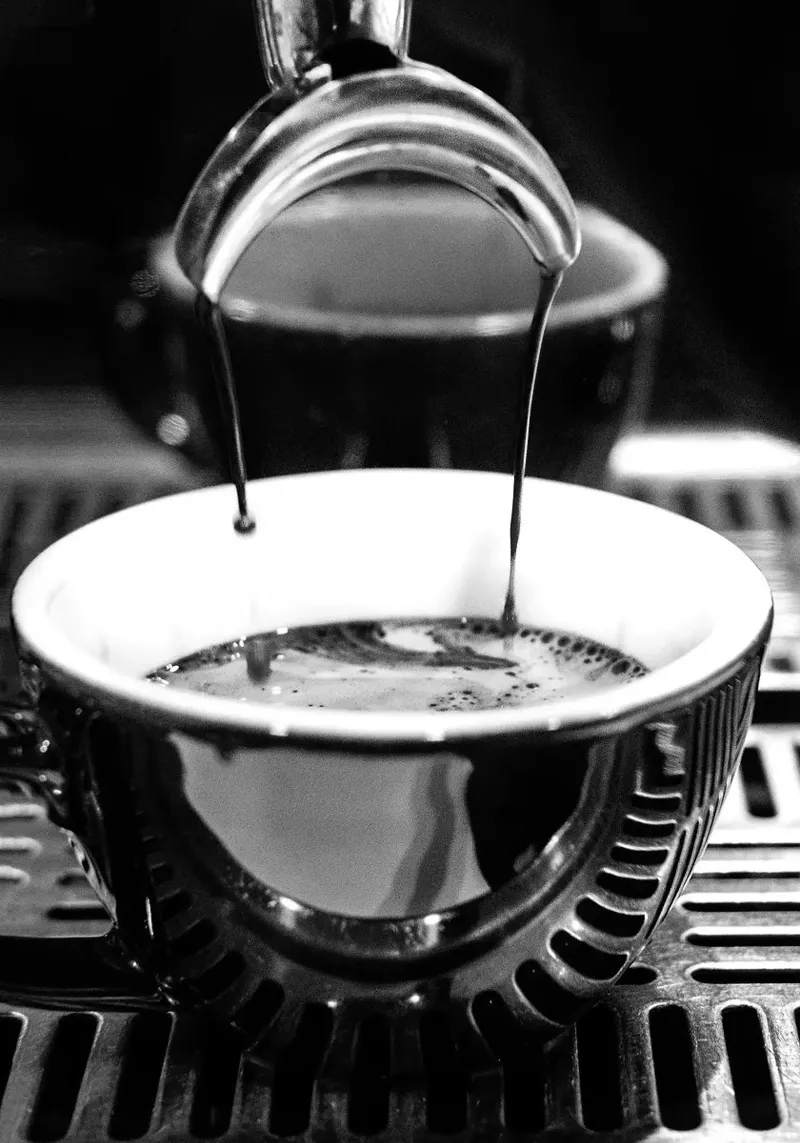 caffè espresso pellicola backlit da Luke Yaeger