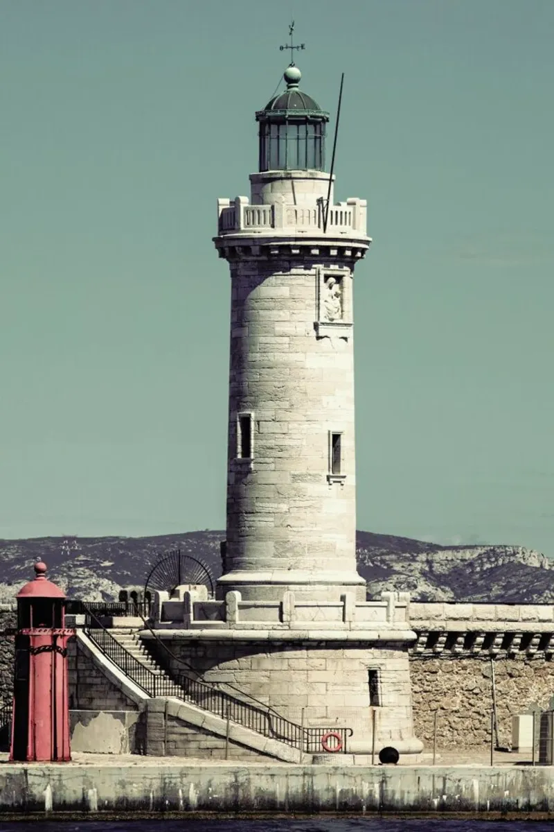 Lighthouse pellicola backlit da Michael Belhadi