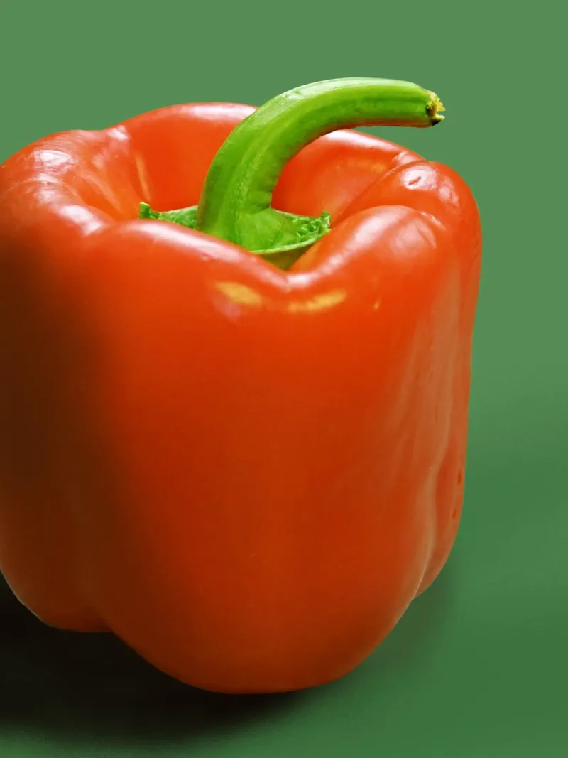 Pimiento y fondo verde metacrilato de Little Dean