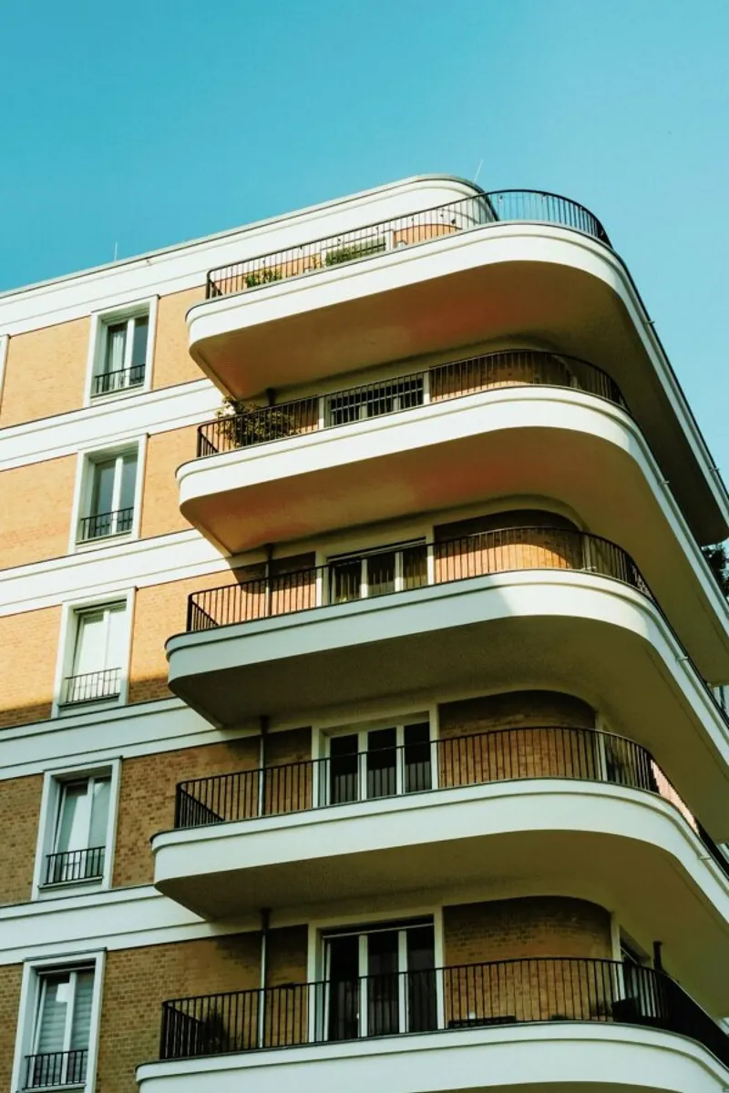 Sun Kissed Building Alu-Dibond von Sebastian Hilgetag
