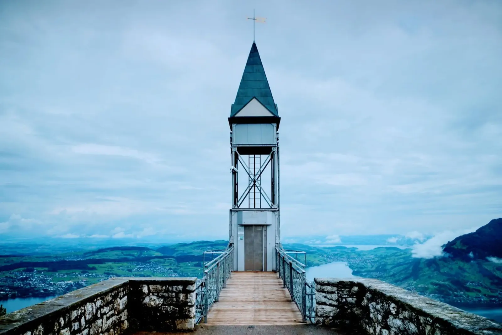 Ascend to Awe: Switzerland's Sky-High Secret pellicola backlit da zenitt