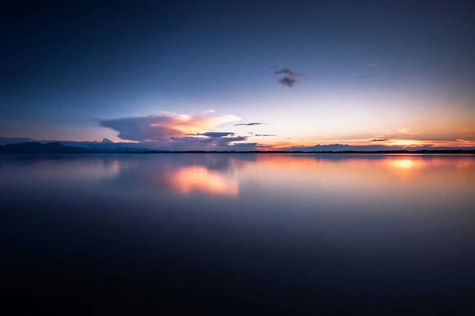 Atmosfera serale sul lago Chiemsee in Baviera pellicola backlit da 5ecken