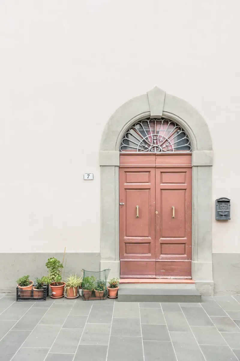 Red door in Italy carta hahnemühle da photolovers