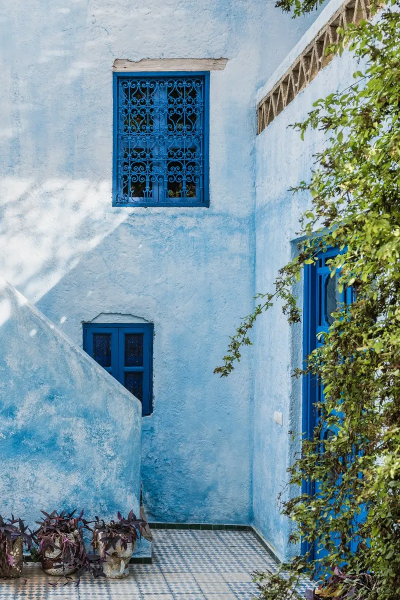 Blue facade in Morocco Leinwand von photolovers